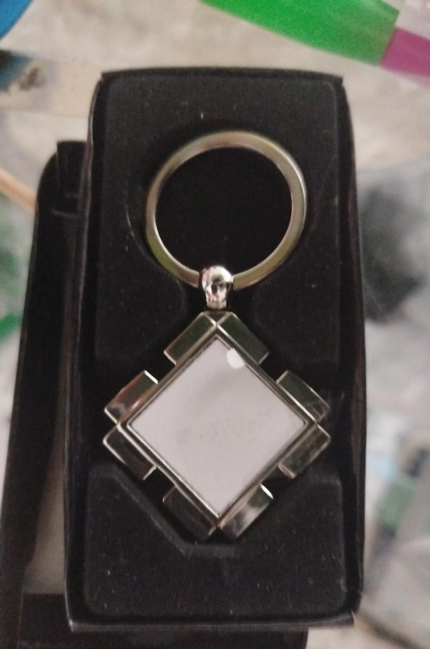 LLAVERO DIAMANTE DE METAL 